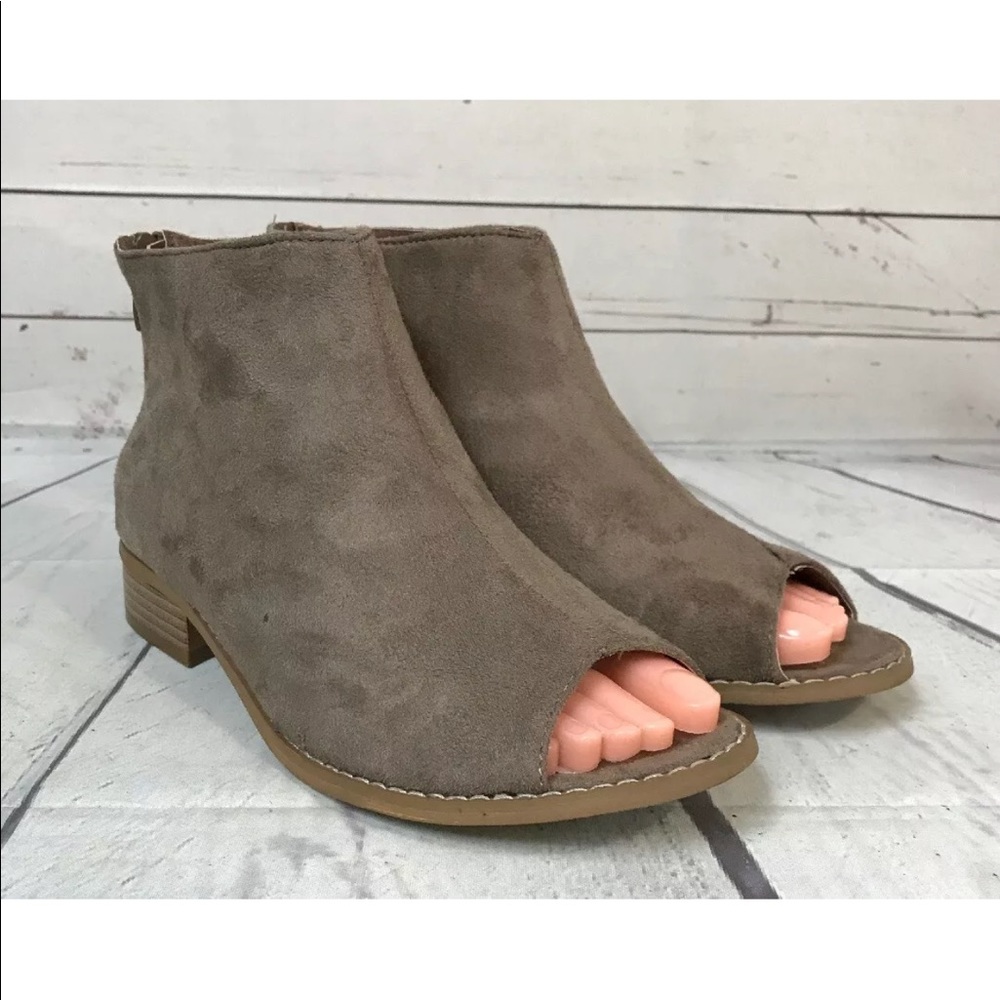 JG Booties 9 Tan Sueded Brown Peep Toe Block Heel